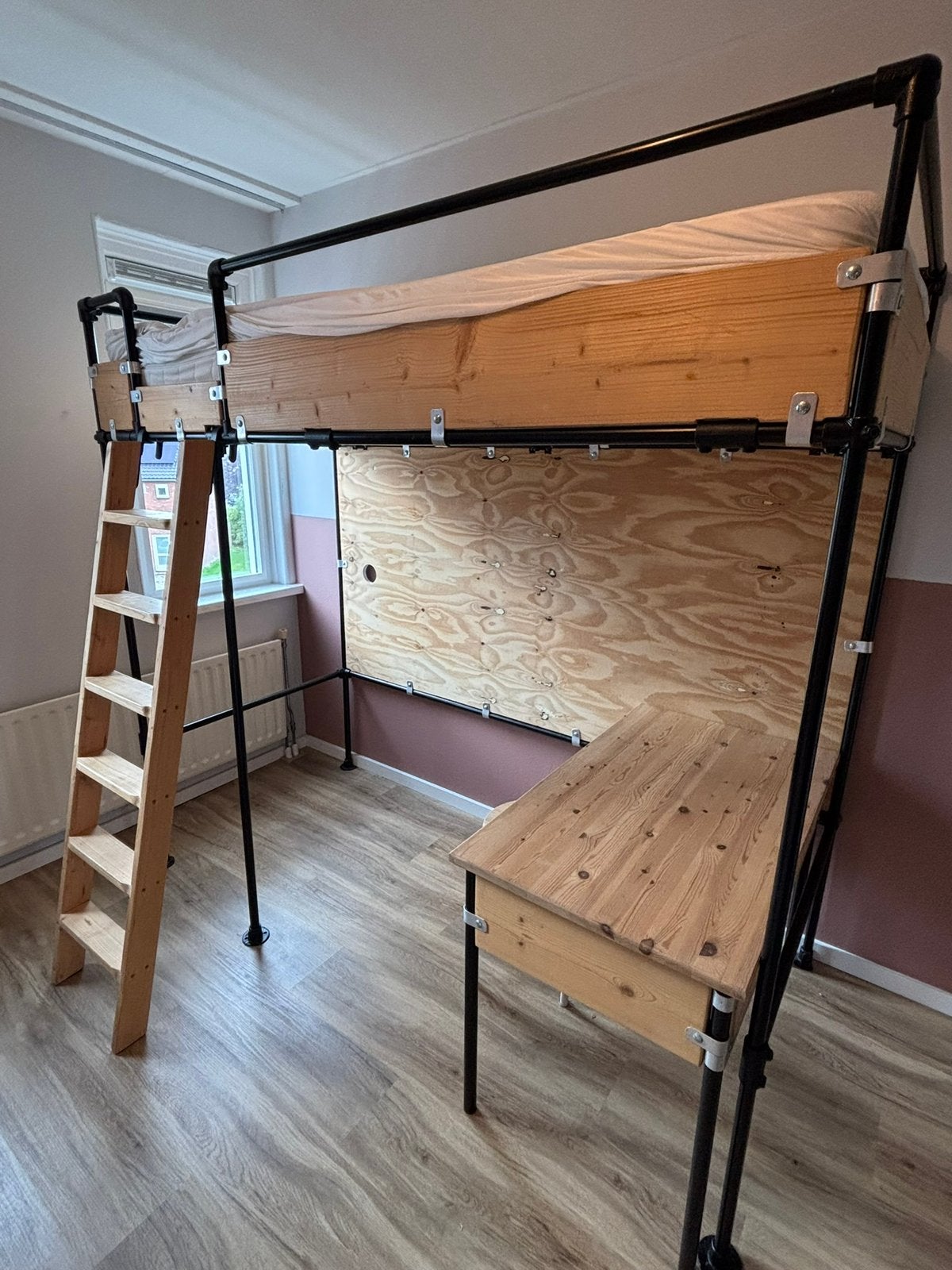 Hoogslaper steigerbuis zwart en hout, Ophalen, Eenpersoons, Zo goed als nieuw, 200 cm