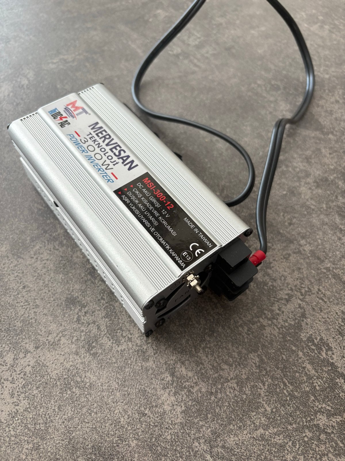 Mervesan MSI-300-12 Power Inverter 300W DC naar AC, Auto diversen, Auto-accessoires, Ophalen of Verzenden, Zo goed als nieuw