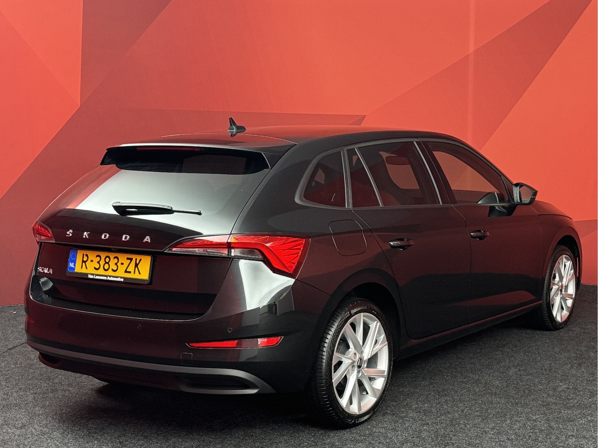 Skoda Scala 1.0 TSI Sport Business | Stoelverwarming | Clima, Auto's, Gebruikt, Met garantie (alle), 620 kg, Zwart