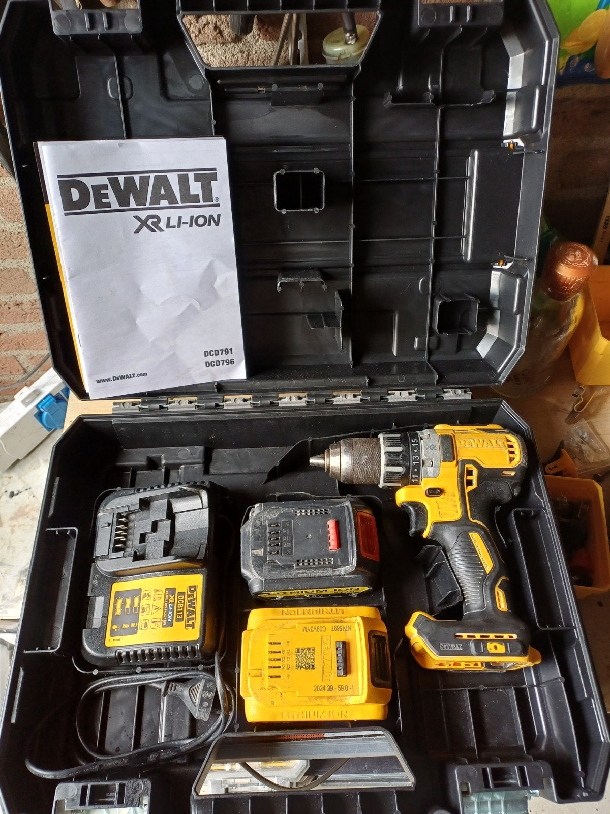 DeWalt DCD791 Boor-/Schroefmachine met Accu's en Koffer, Doe-het-zelf en Verbouw, Variabele snelheid, Ophalen of Verzenden, Boor- en Schroefmachine