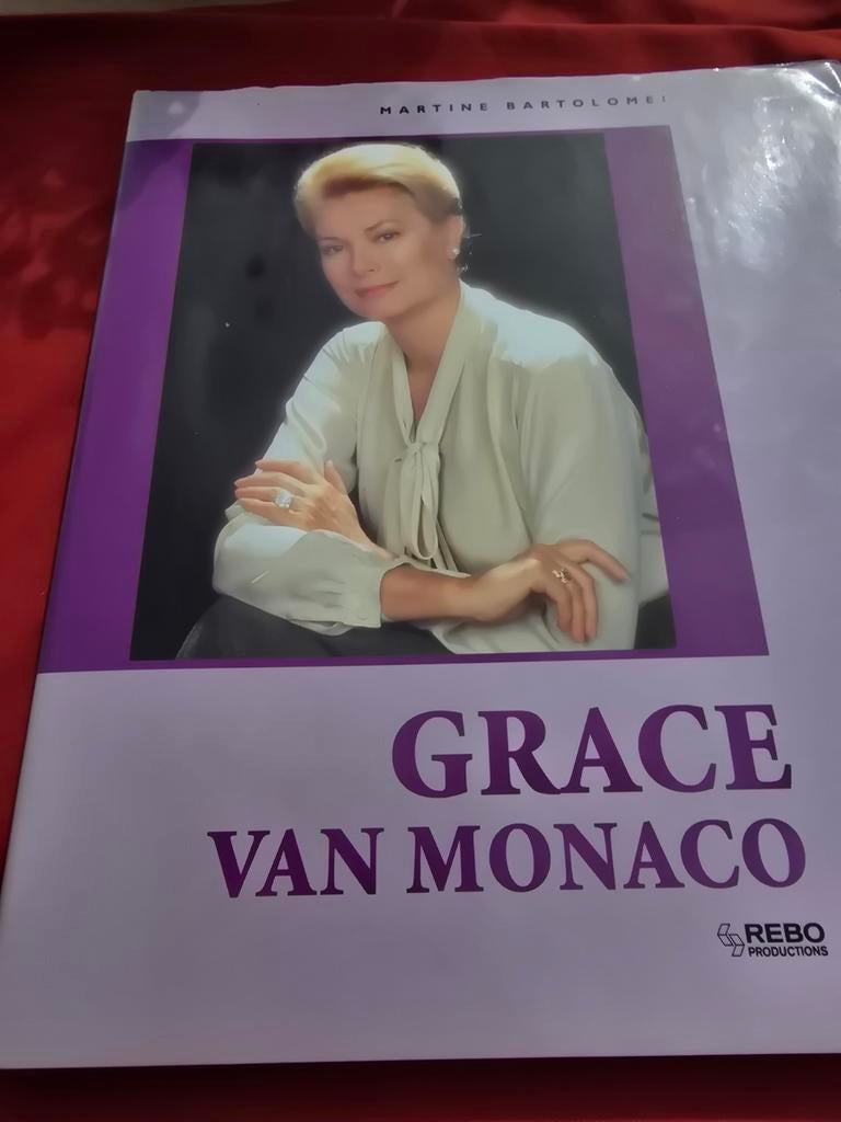 Grace van Monaco - Martine Bartolomei (Boek), Ophalen of Verzenden, Zo goed als nieuw, Martine Bartolomei, Film, Tv en Media