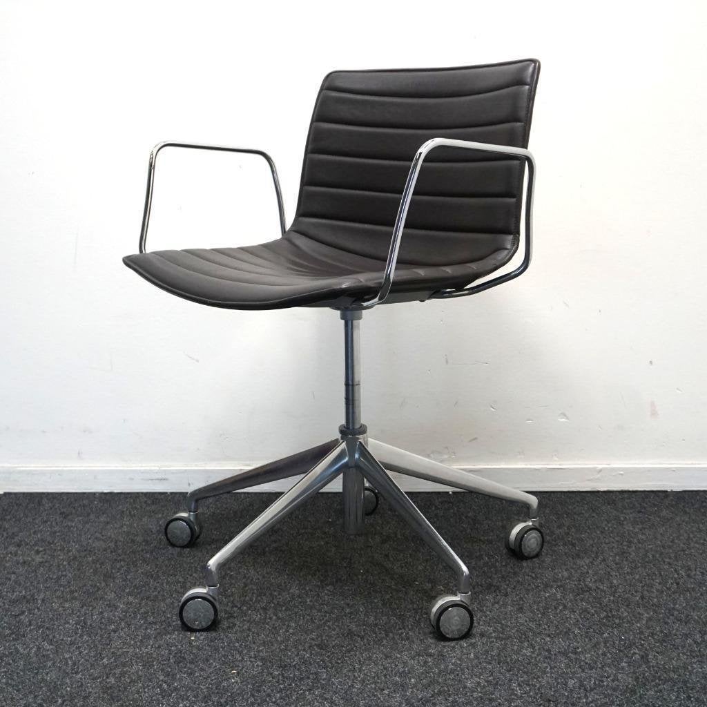 Arper Catifa 53 Design Vergaderstoelen | Donkerbruin Leer, Gebruikt, -, Leer, Ophalen of Verzenden