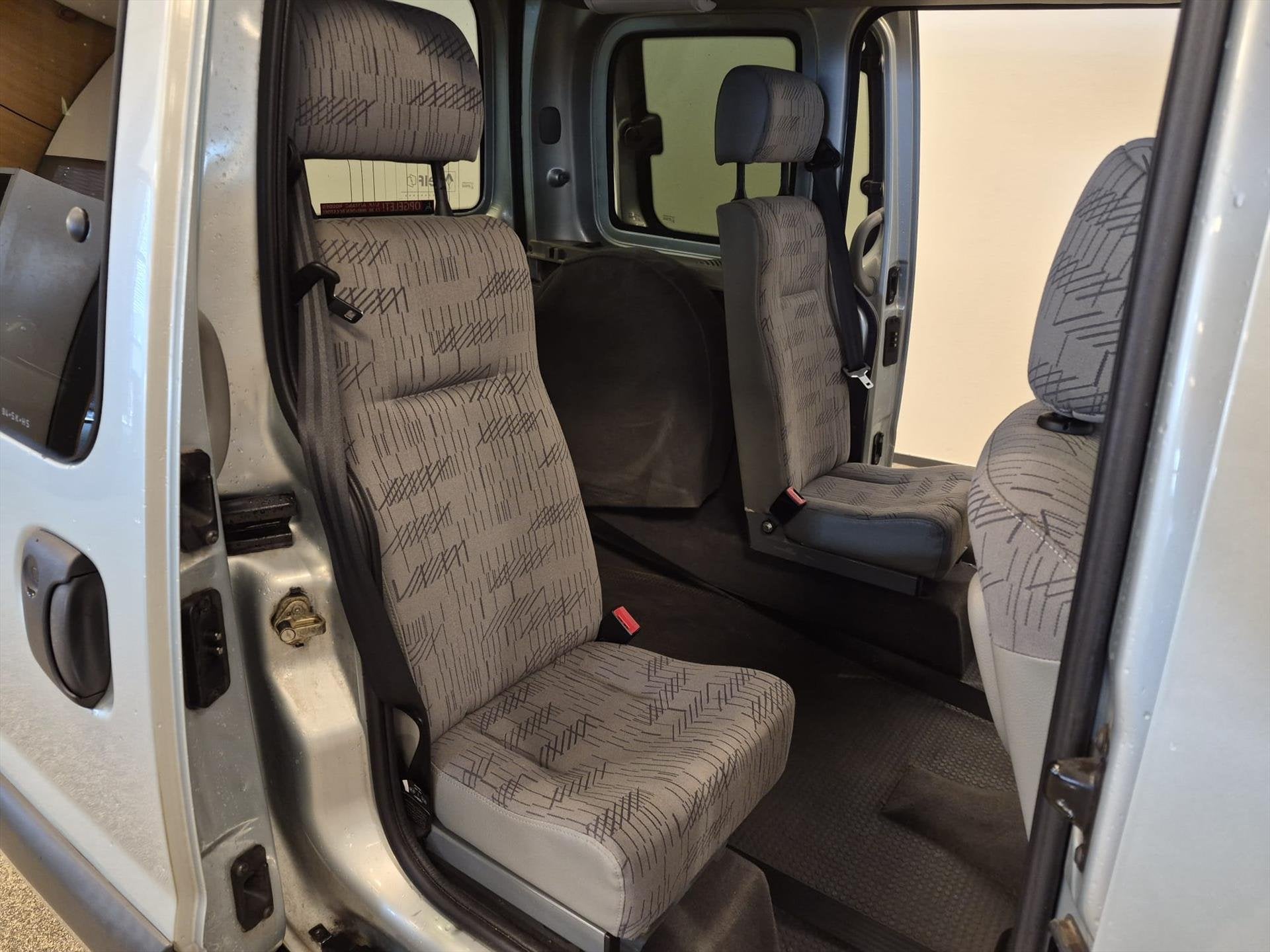 Renault Kangoo Rolstoelauto Automaat 4+1 (airco), Auto's, 12 maanden, Gebruikt, 4 stoelen, 49 €/maand