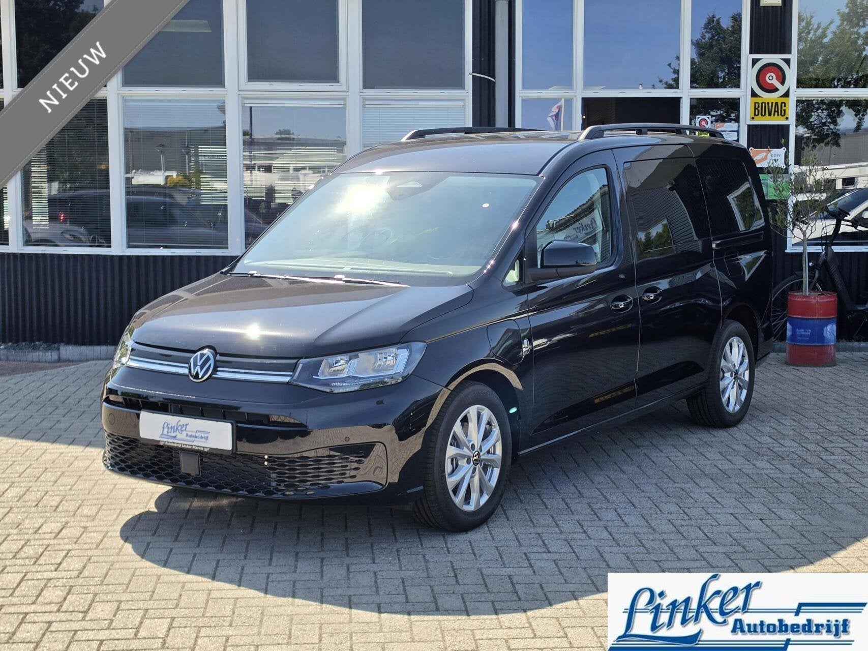 Volkswagen Caddy Maxi 1.5 TSI Hybride Life NIEUW! INCL BTW W, Auto's, Volkswagen, Stof, Zwart, 4 cilinders, 7 stoelen
