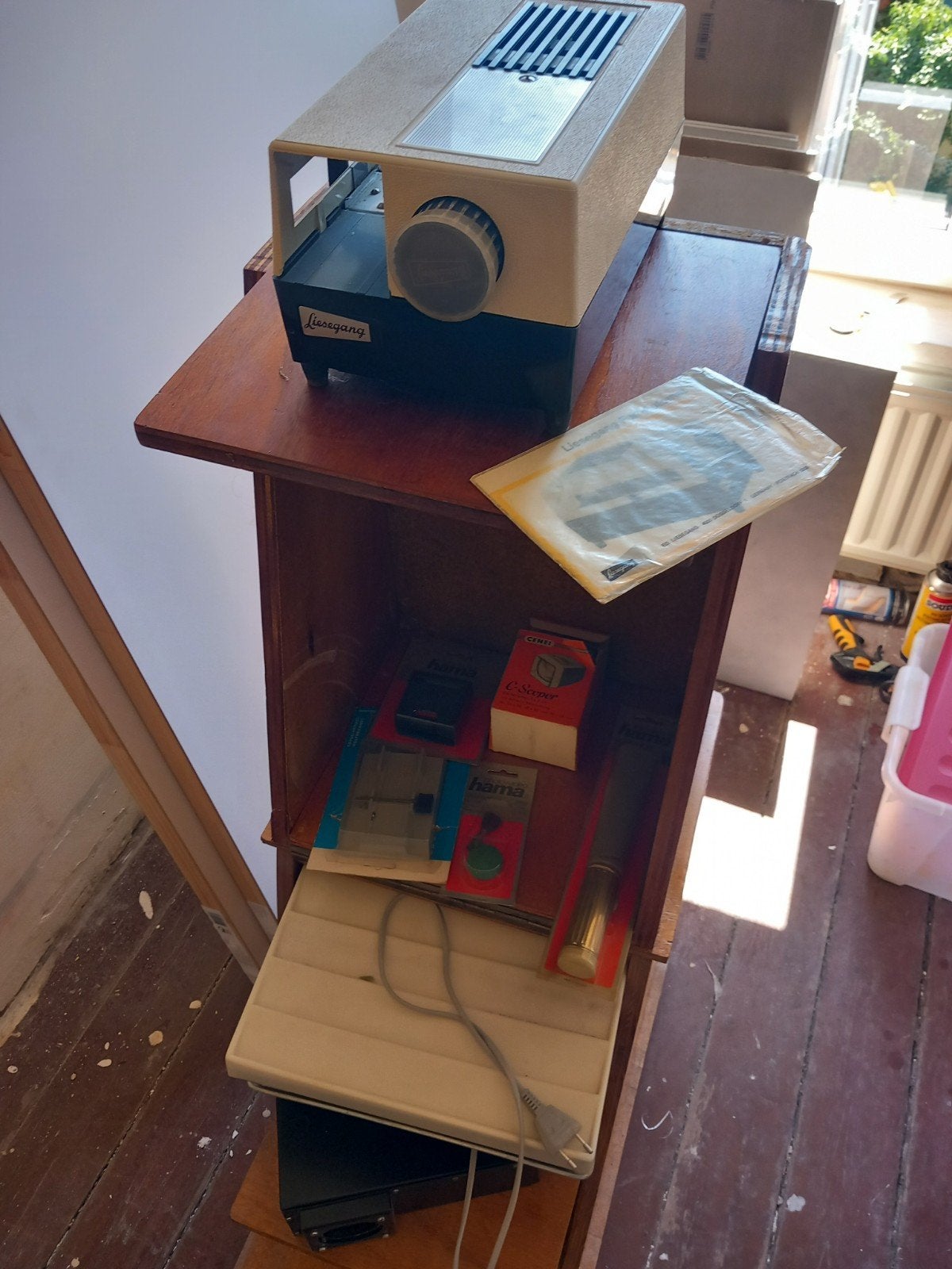 Liesegang Diaprojector met 23 Dia Sleeën en Raampjes, Ophalen