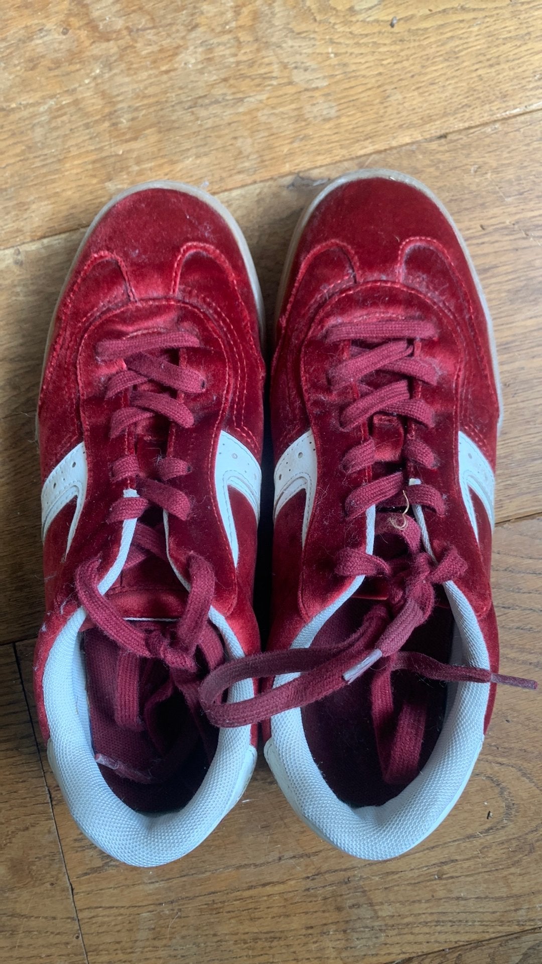 Bershka maat 39 sneakers, Kleding | Dames, Schoenen, Ophalen of Verzenden, Gedragen, Rood, Sneakers of Gympen