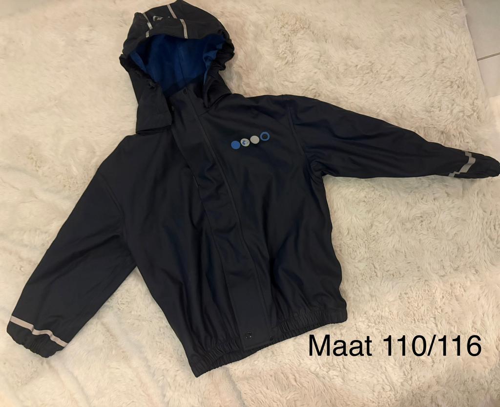 2 jackets & regenjas te koop – maat 116 Jongen, Ophalen of Verzenden, Zo goed als nieuw, Jongen, Jas