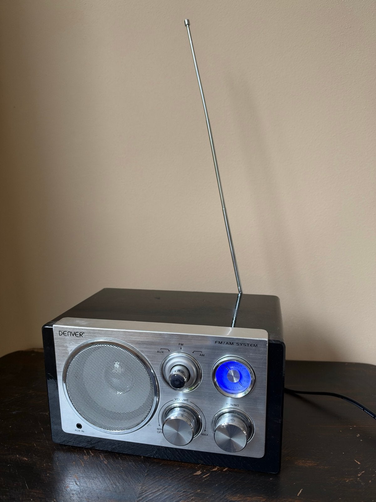 Denver TR-61 retro noodradio – Werkt op batterijen en 220, Ophalen of Verzenden, Gebruikt, Radio