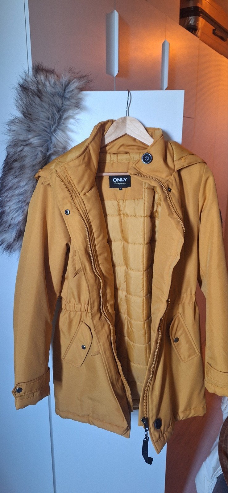 ONLY parka met capuchon en imitatiebont - Maat S, Geel, Ophalen of Verzenden, Maat 36 (S), ONLY