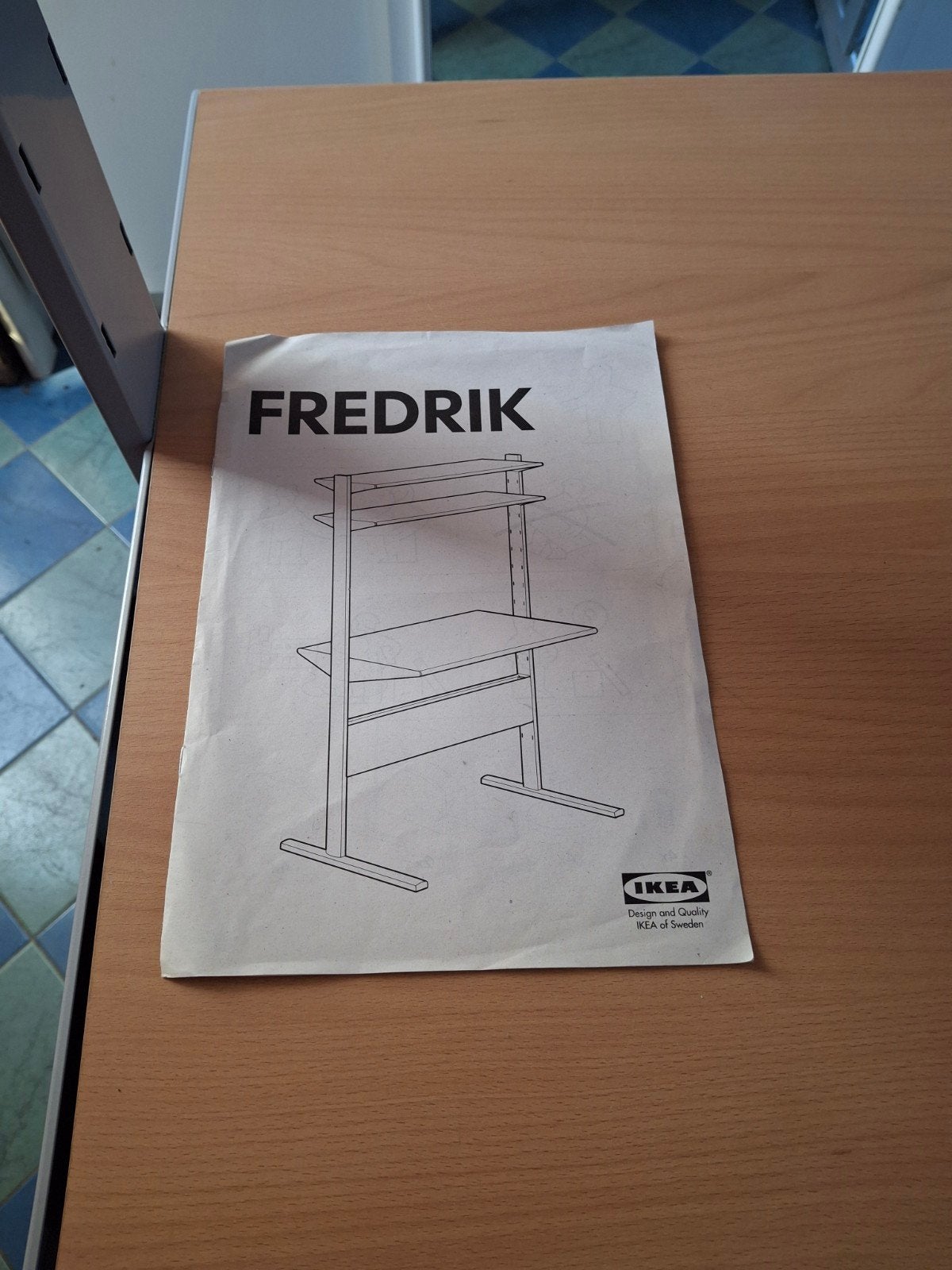 IKEA FREDRIK bureau met opbouw - Zo goed als nieuw, Huis en Inrichting, Ophalen, Opbergruimte, Hout, Bruin