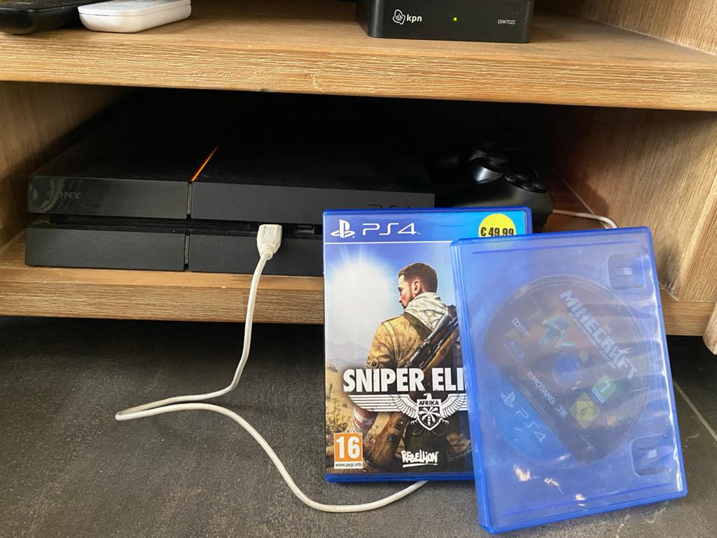 Playstation 4 console met controller en 2 spellen, Spelcomputers en Games, Spelcomputers | Sony PlayStation 4, Met games, Ophalen of Verzenden
