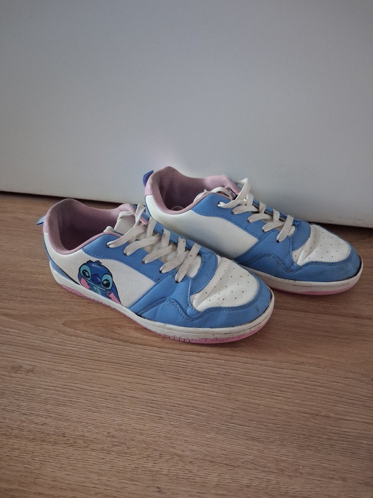wit blauwe stitch gympen schoenen maat 37 meisje, Stitch, Meisje, Schoenen, Ophalen of Verzenden