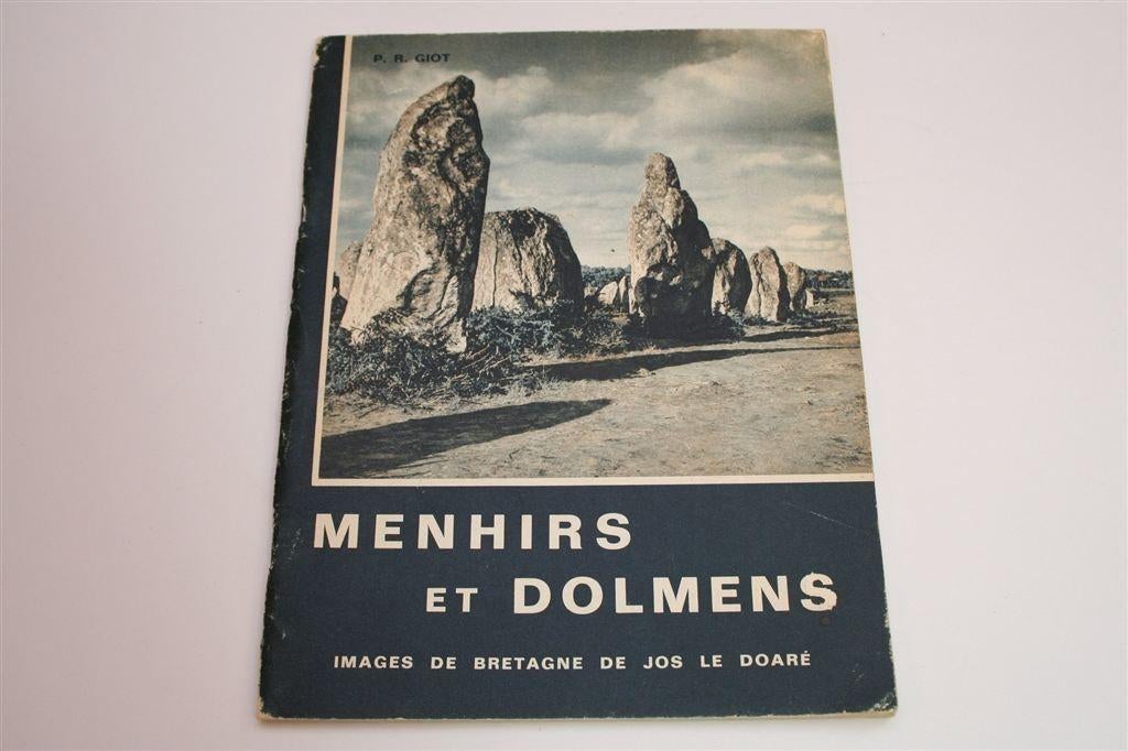 Menhirs & Dolmens in Bretagne [1970] — Fotoboek Le Doaré, Ophalen of Verzenden, Gelezen, Europa