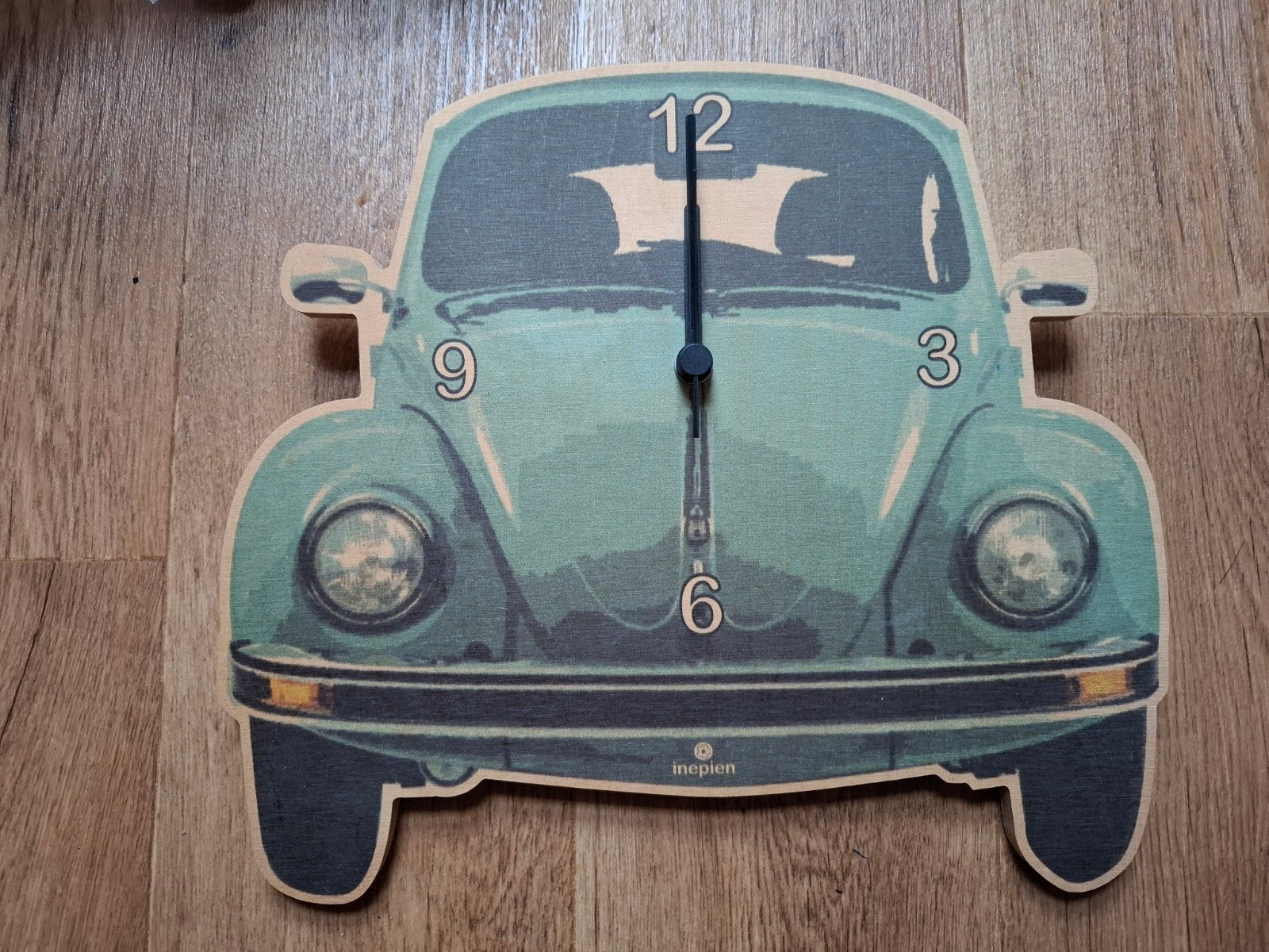 Leuke wandklok in de vorm van een Volkswagen Kever, Ophalen of Verzenden