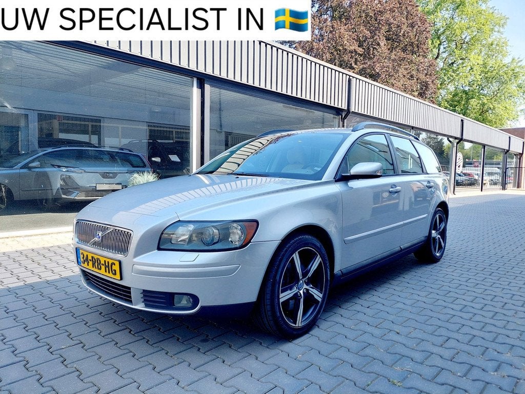Volvo V50 2.5 T5 Summum Nieuwe Distributieriem NAP Leer Xeno, Voorwielaandrijving, Gebruikt, Beige, 700 kg