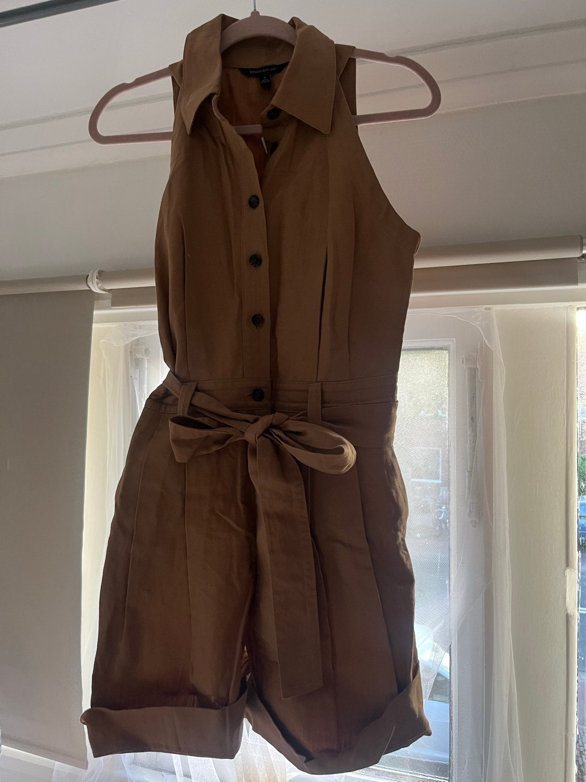 Banana Republic playsuit met ceintuur, Kleding | Dames, Jumpsuits, Ophalen of Verzenden, Nieuw, Maat 36 (S), Beige