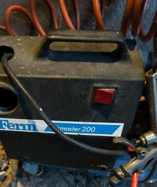 Ferm Airmaster 200 Compressor - Compact en Draagbaar, Ophalen, Gebruikt, 6 tot 10 bar, Minder dan 200 liter/min