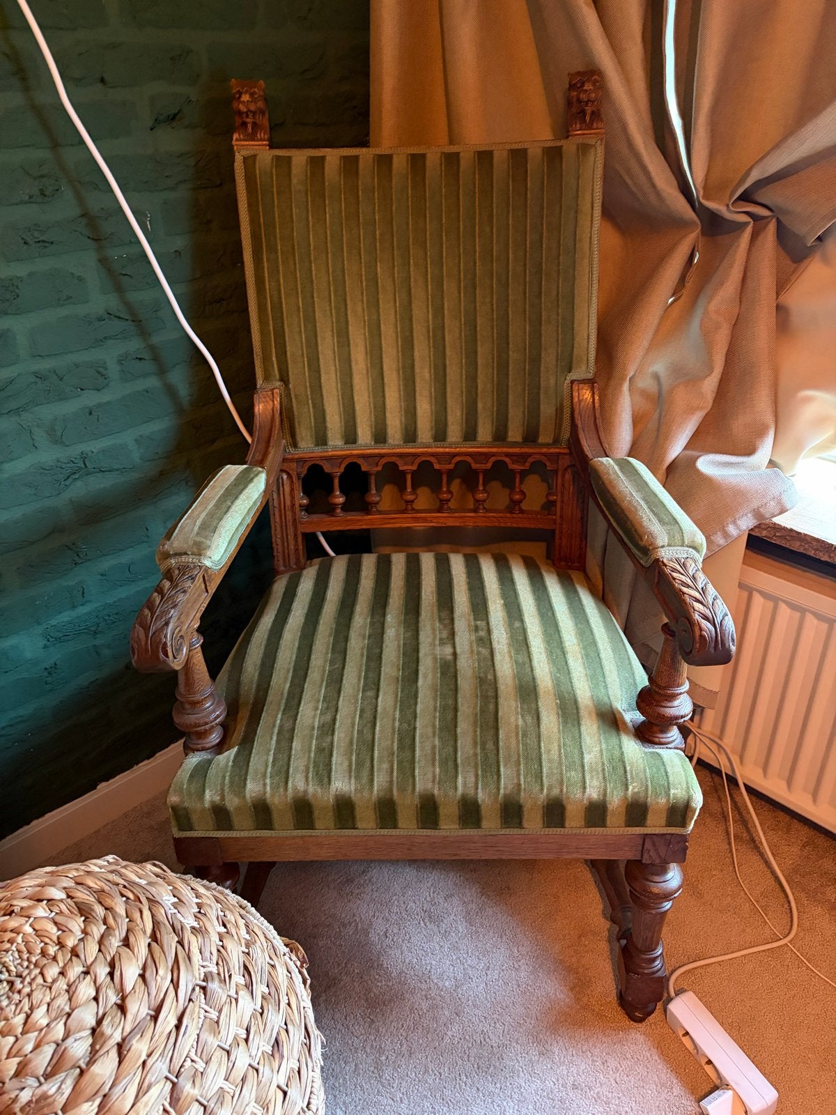Antieke fauteuil met leeuwenkoppen en groen fluweel, Antiek en Kunst, Ophalen