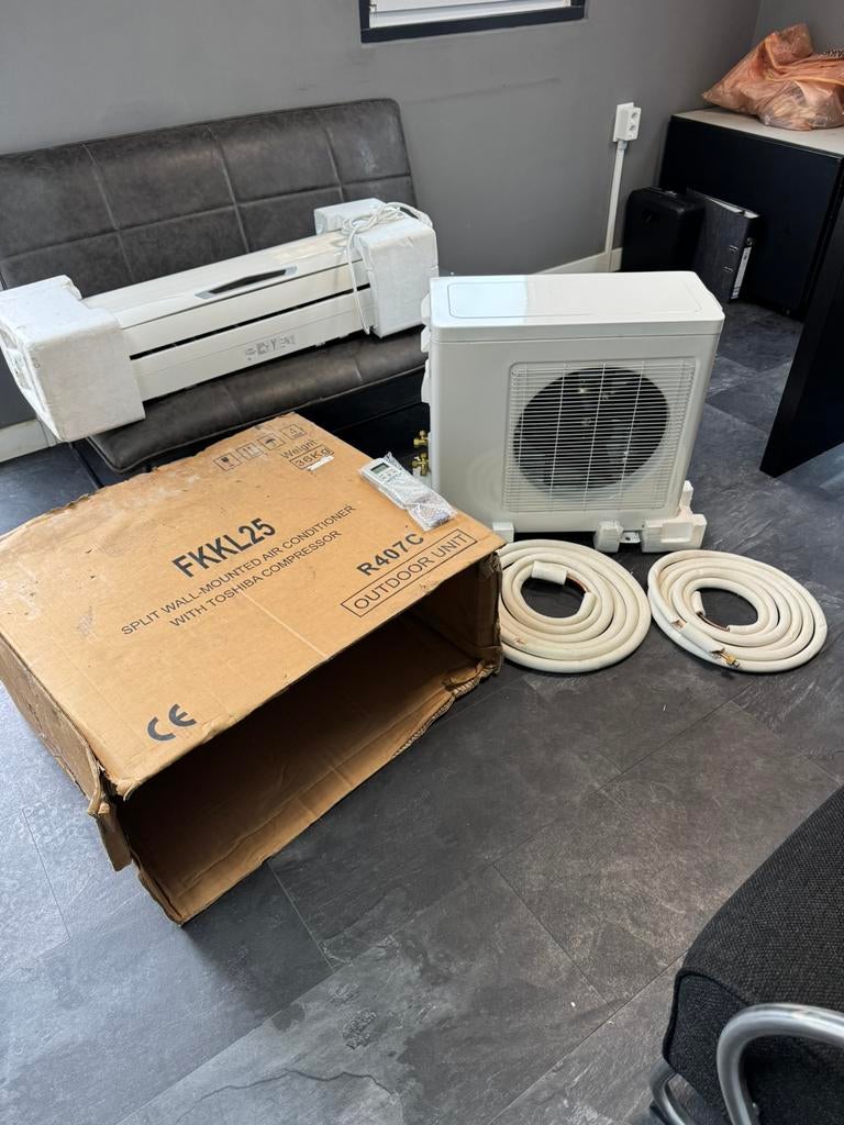 Split airco 9000 BTU wandmodel FKKL25 (nieuw, ongebruikt, Ophalen, 3 snelheden of meer, Zo goed als nieuw, Mobiele airco