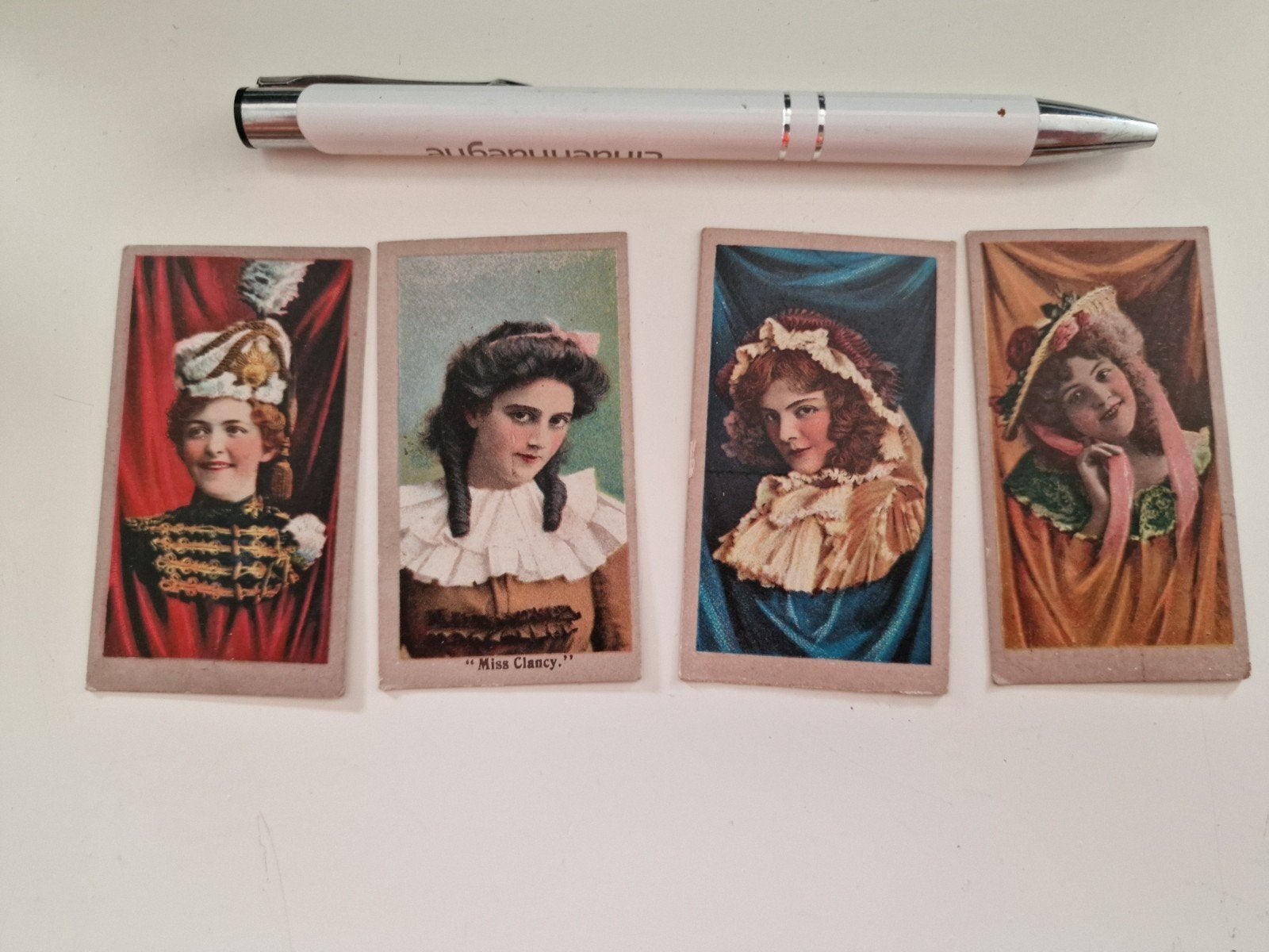 4 antieke sigarettenkaarten American Tobacco Co. 1888, Ophalen of Verzenden, Gebruikt, Overige typen