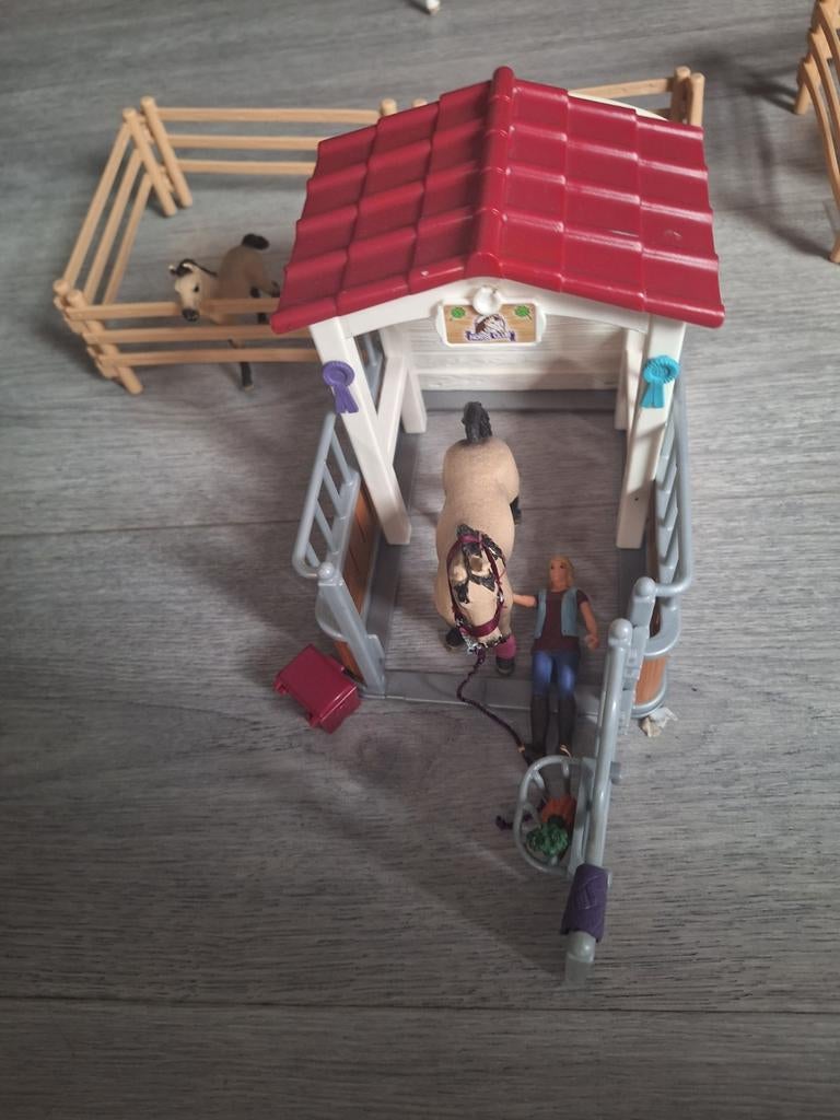 Schleich paardenstal met auto en trailer, Verzamelen, Speelgoed, Ophalen