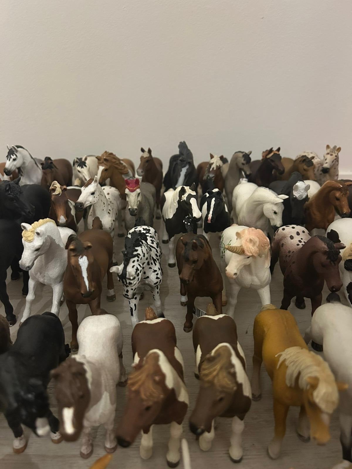Grote Schleich collectie: 61 paarden, 2 stallen en acces, Ophalen, Nieuw