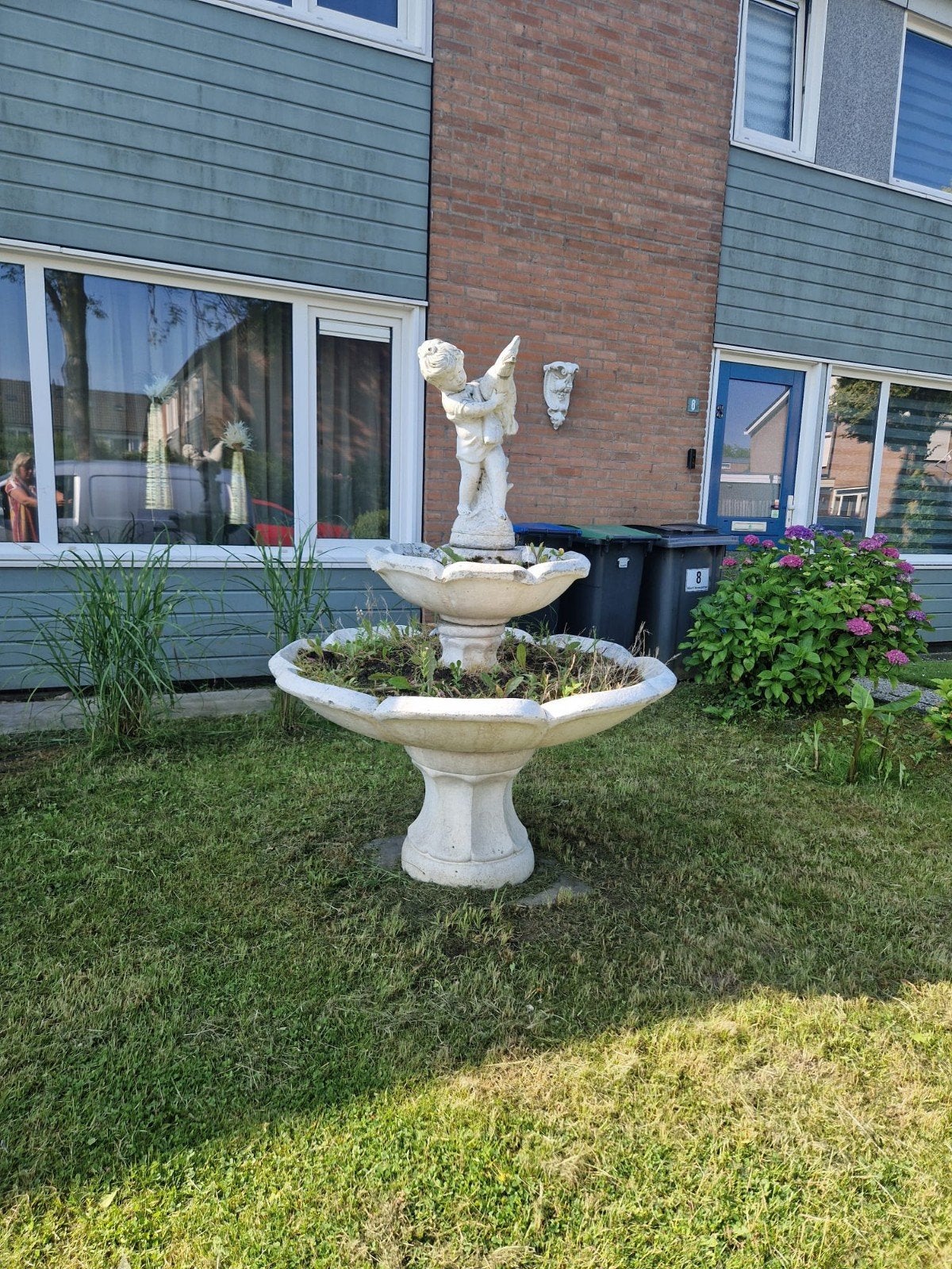 Grote betonen bloembak ophalen in zevenaar, Tuin en Terras, Waterpartijen en Fonteinen, Ophalen, Beton, Fontein
