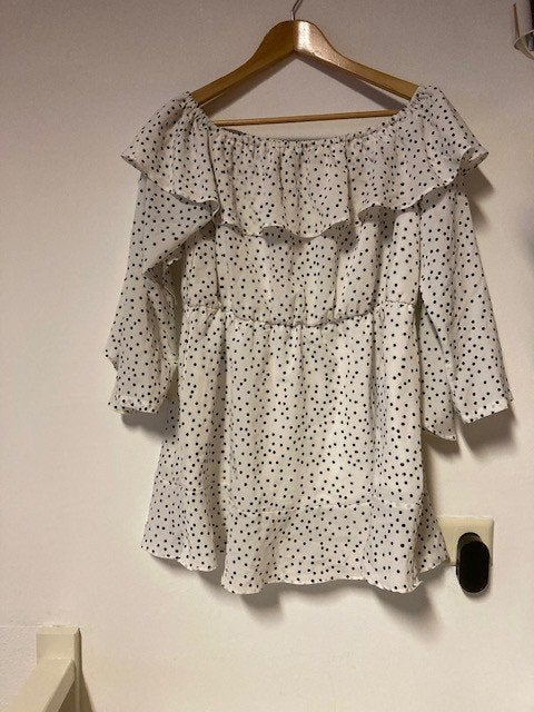 Witte Off-Shoulder Top met Polkadots / Stippen, Maat 38/40 (M), Wit, Ophalen of Verzenden, Korte mouw