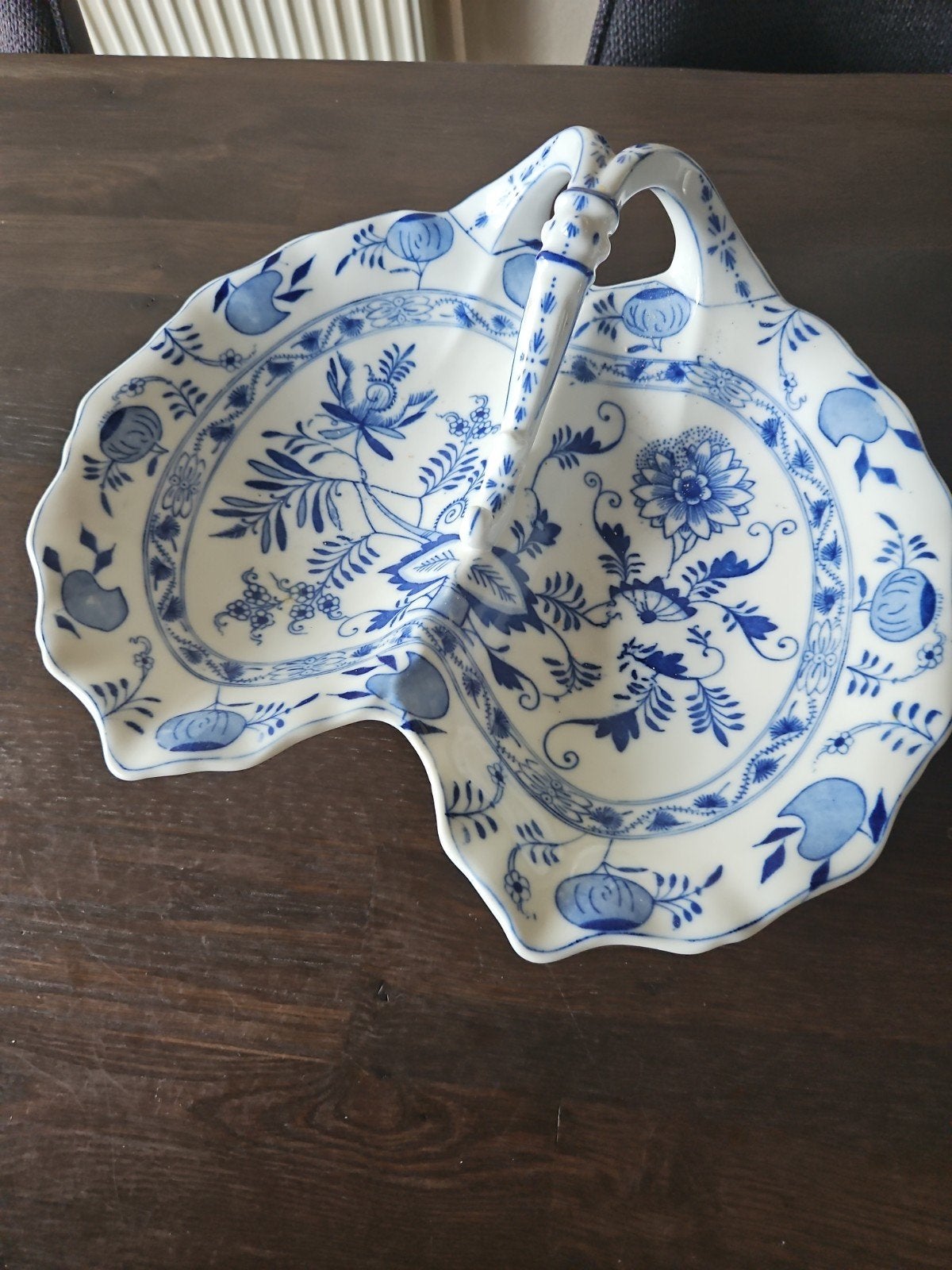 Antieke porseleinen schaal met blauw-wit decor, Ophalen