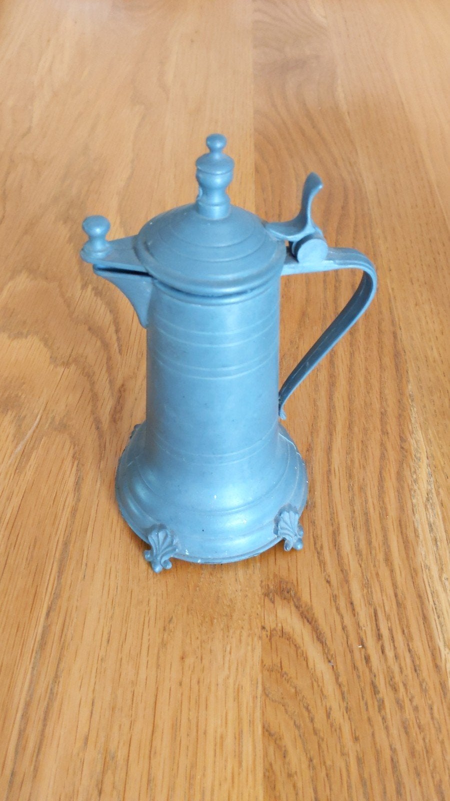 Decoratief tinnen kannetje met deksel, Ophalen