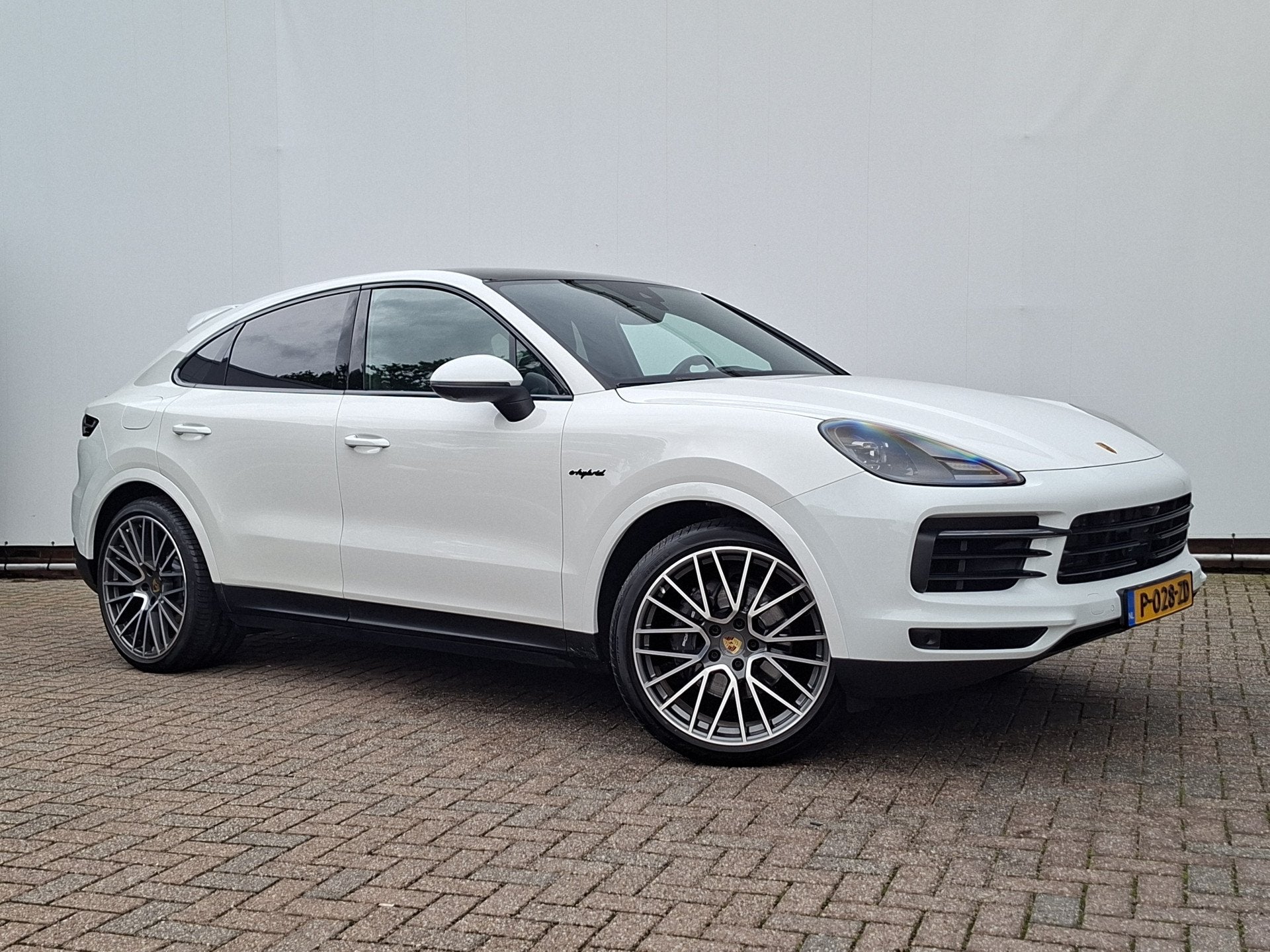 Foto 80 van Porsche Cayenne Coupé 3.0 E-Hybrid Pano Trekhaak(3500) 360