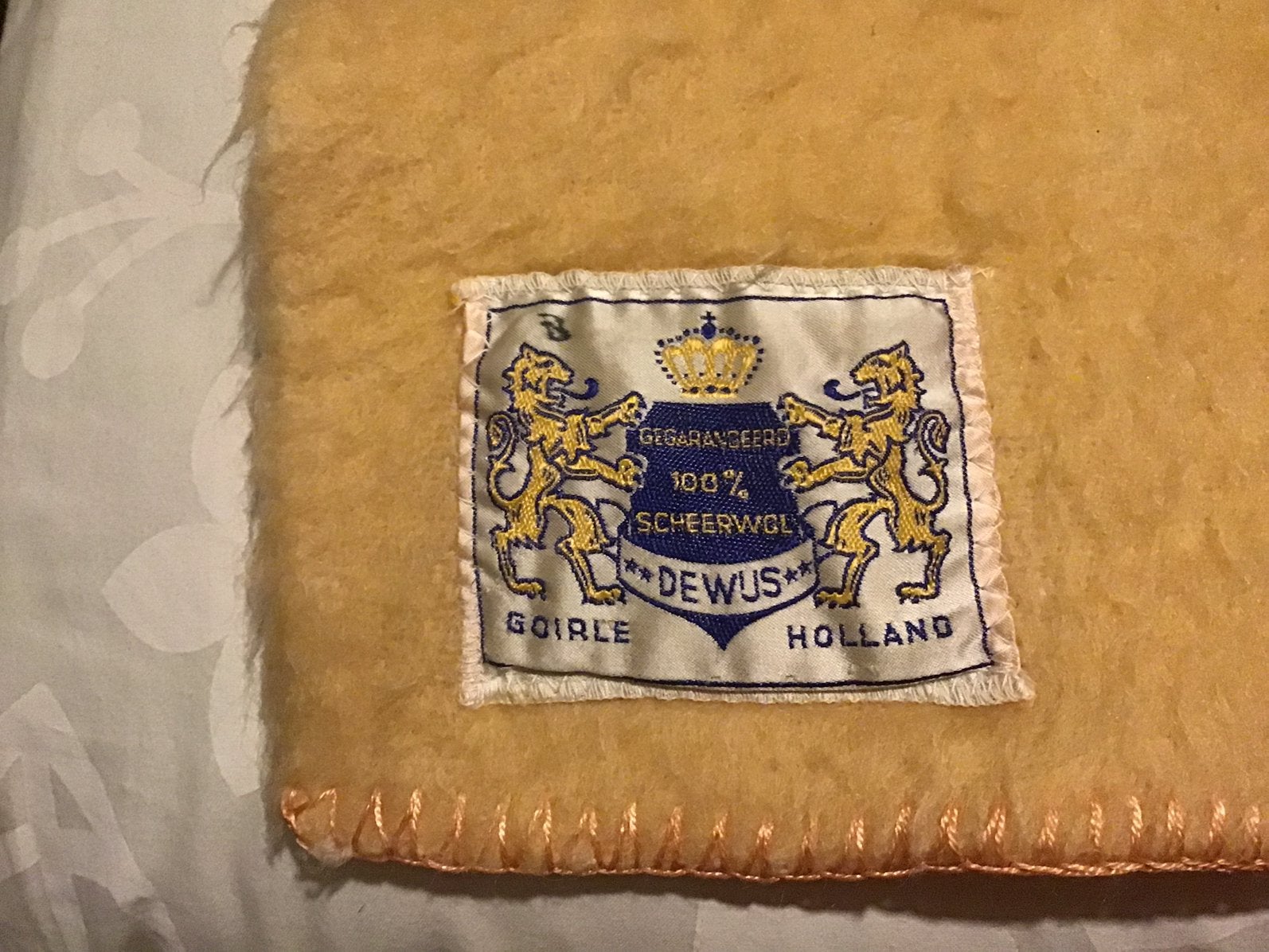 Gele wollen deken 2 persoons100%scheerwol. 55,00 euro, Ophalen of Verzenden, Zo goed als nieuw