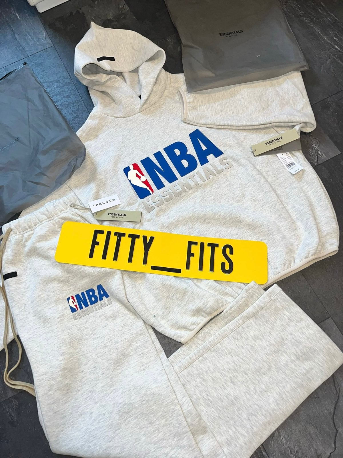 Fear of God Essentials x NBA Hoodie & Jogger Set, Nieuw, Overige maten, Ophalen of Verzenden, Grijs