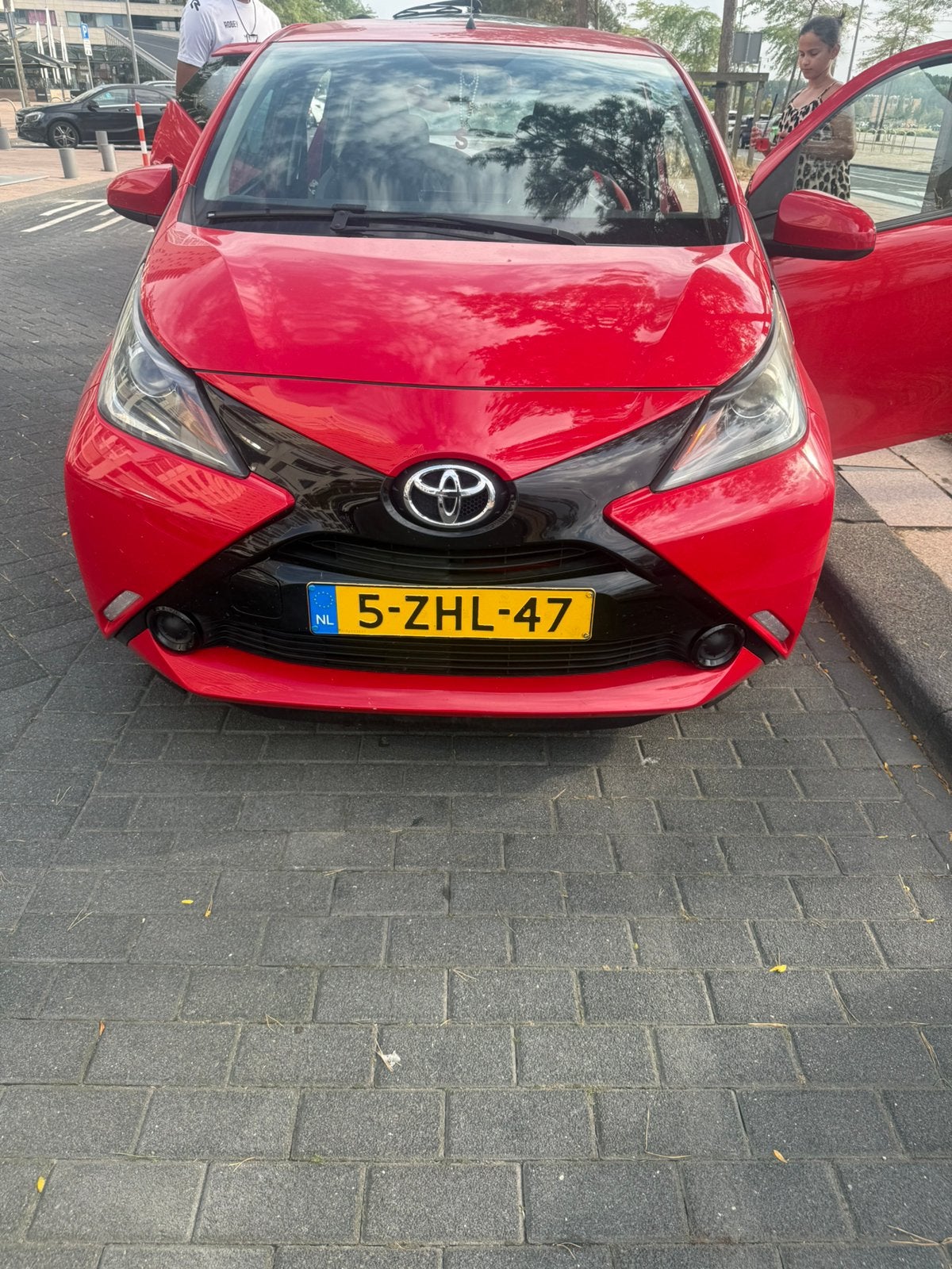 Toyota Aygo 2015 1.0 12V Vvt-i 5Ddrs 2015 Rood, Auto's, Voorwielaandrijving, 4 stoelen, Origineel Nederlands, Handgeschakeld