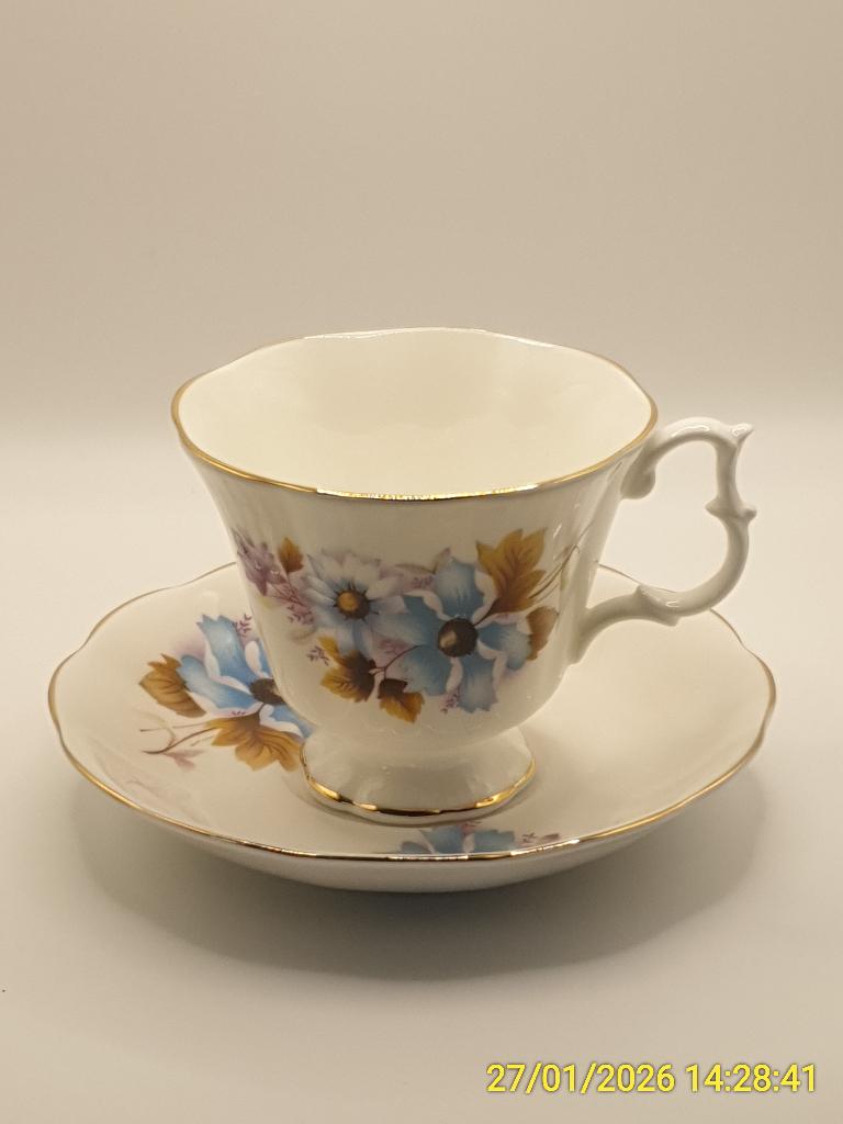 Royal Albert Bone China Kop en Schotel 27, Verzamelen, Porselein, Kristal en Bestek, Ophalen of Verzenden, Zo goed als nieuw, Porselein