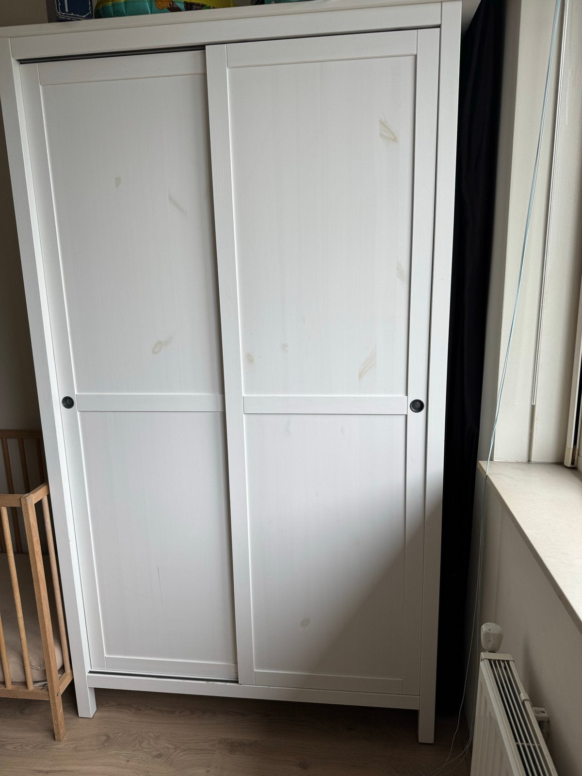 Witte kledingkast met schuifdeuren, Huis en Inrichting, Kasten | Kledingkasten, Ophalen, Met plank(en), Gebruikt, 100 tot 150 cm