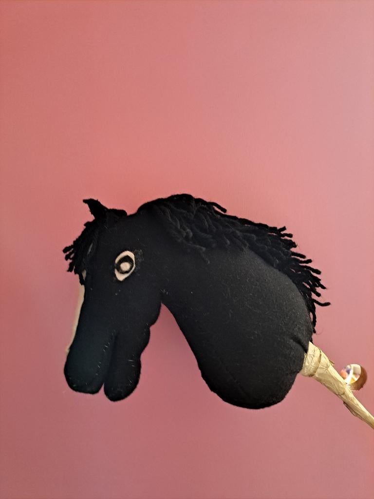 Zwart handgemaakt stokpaard/ hobby horse met witte bles, Ophalen of Verzenden, Gebruikt, Jongen of Meisje