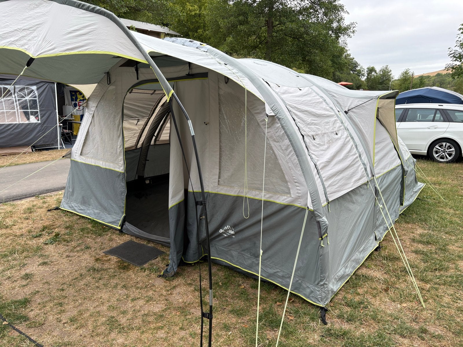 Ruime tent met twee slaapcabines en pomp, Ophalen, Gebruikt, Tot en met 6