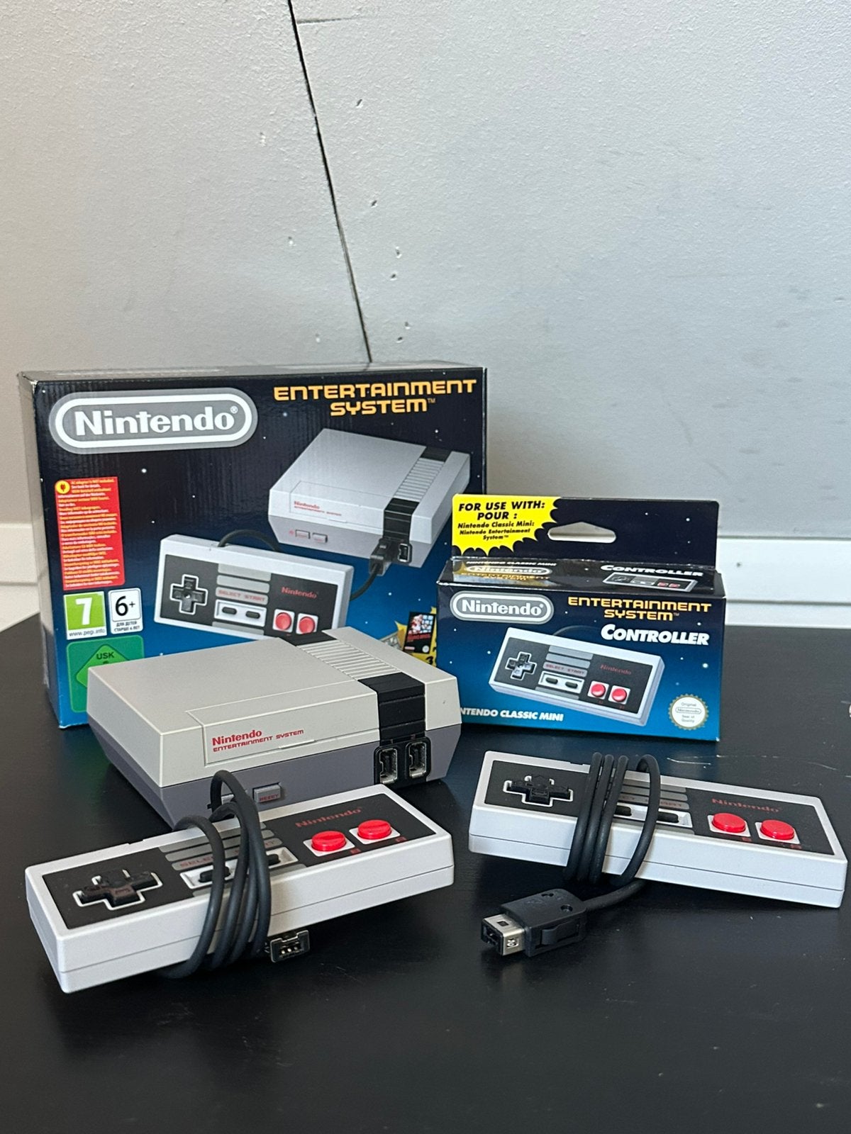 Nintendo NES Classic Mini + 2 Originele Controllers! + Doos, Ophalen of Verzenden, Zo goed als nieuw, Met 2 controllers