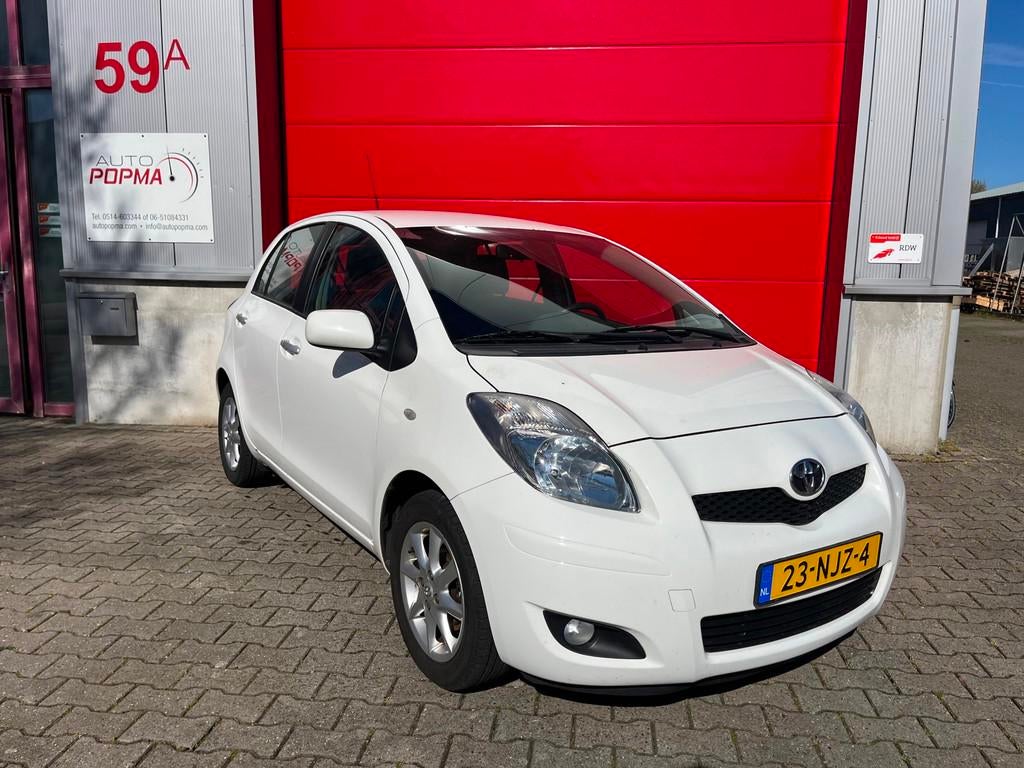 Toyota Yaris 1.3 VVTi 101pk Aspiration / Automatische airco, Auto's, Voorwielaandrijving, Stof, Zwart, 4 cilinders