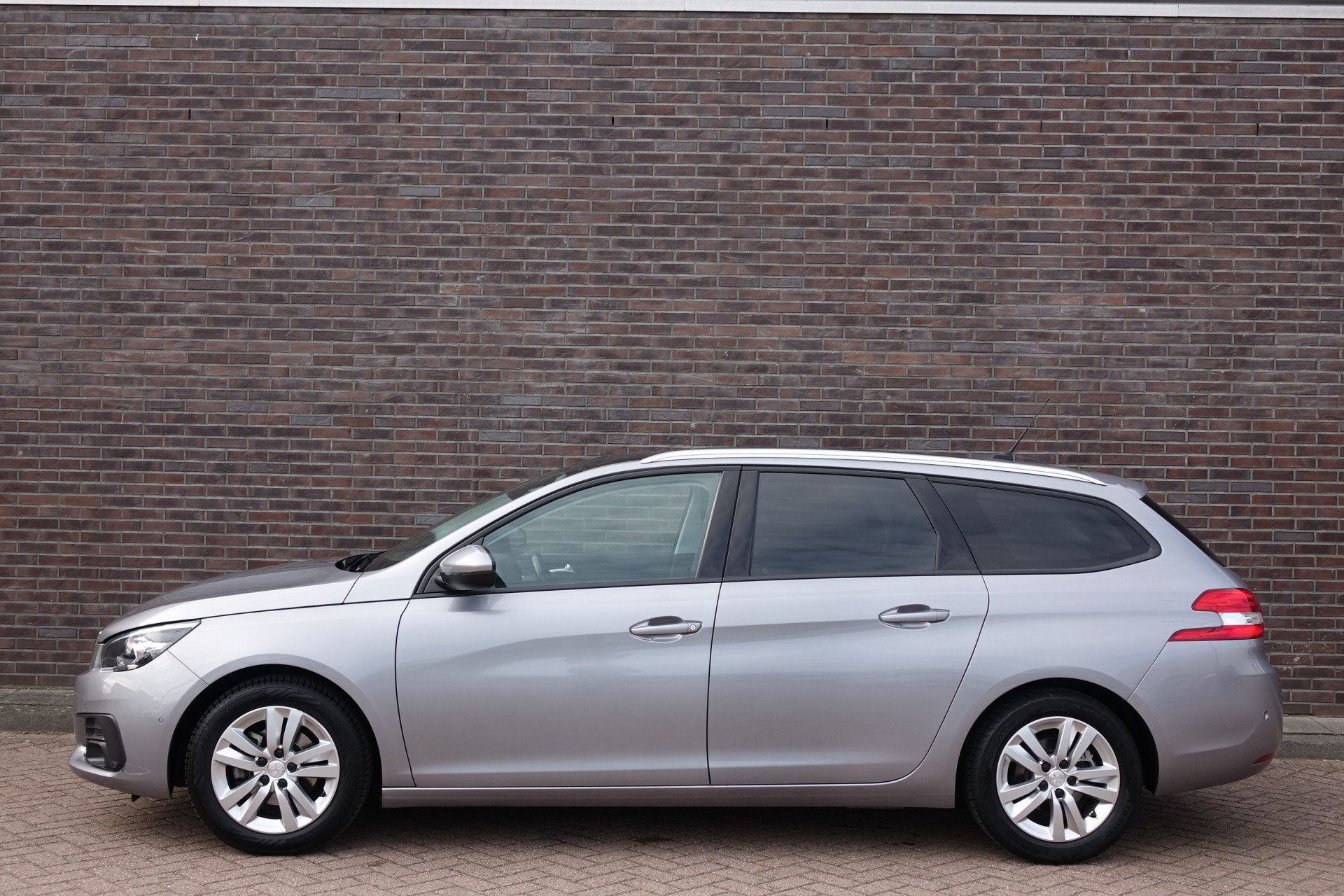 Peugeot 308 SW 1.2 PureTech Blue Lease Executive, keurige au, Voorwielaandrijving, Gebruikt, Euro 6, 1199 cc