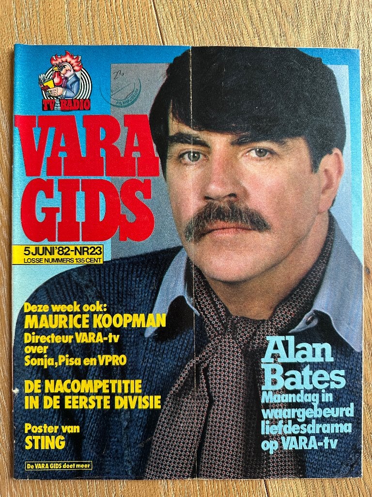 VARA Gids 5 juni 1982, met Alan Bates, VVV, poster: Sting, Boeken, Ophalen of Verzenden, Gelezen, Muziek, Film of Tv