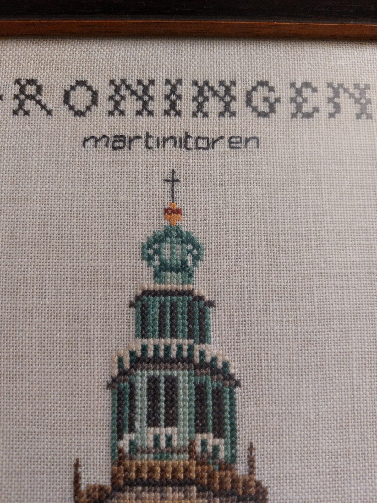 Groningen, Martinitoren, schilderij en dmc op kaarslinnen, Ophalen of Verzenden, Zo goed als nieuw, Handborduren, Borduurgaren of Zijde