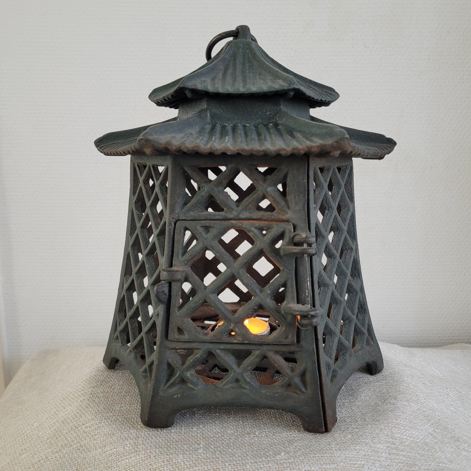 gietijzeren pagode tempel met dubbel dak 23.5 cm, Antiek en Kunst, Ophalen of Verzenden