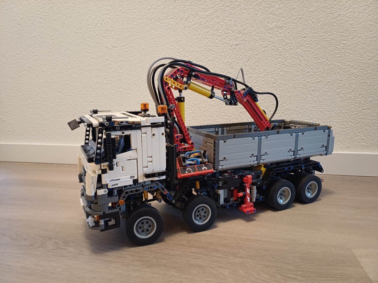 lego technic 42043, Mercedes Benz Arocs 3245, Kinderen en Baby's, Speelgoed | Duplo en Lego, Ophalen, Zo goed als nieuw