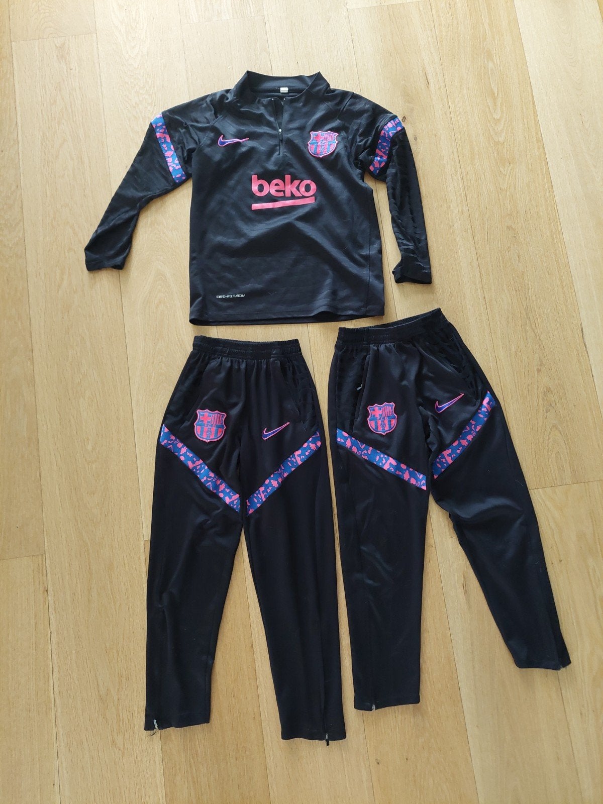 FC Barcelona trainingspak (jasje mt 14, broeken mt 12 en 14), Kinderen en Baby's, Gebruikt, Jongen of Meisje, Ophalen of Verzenden