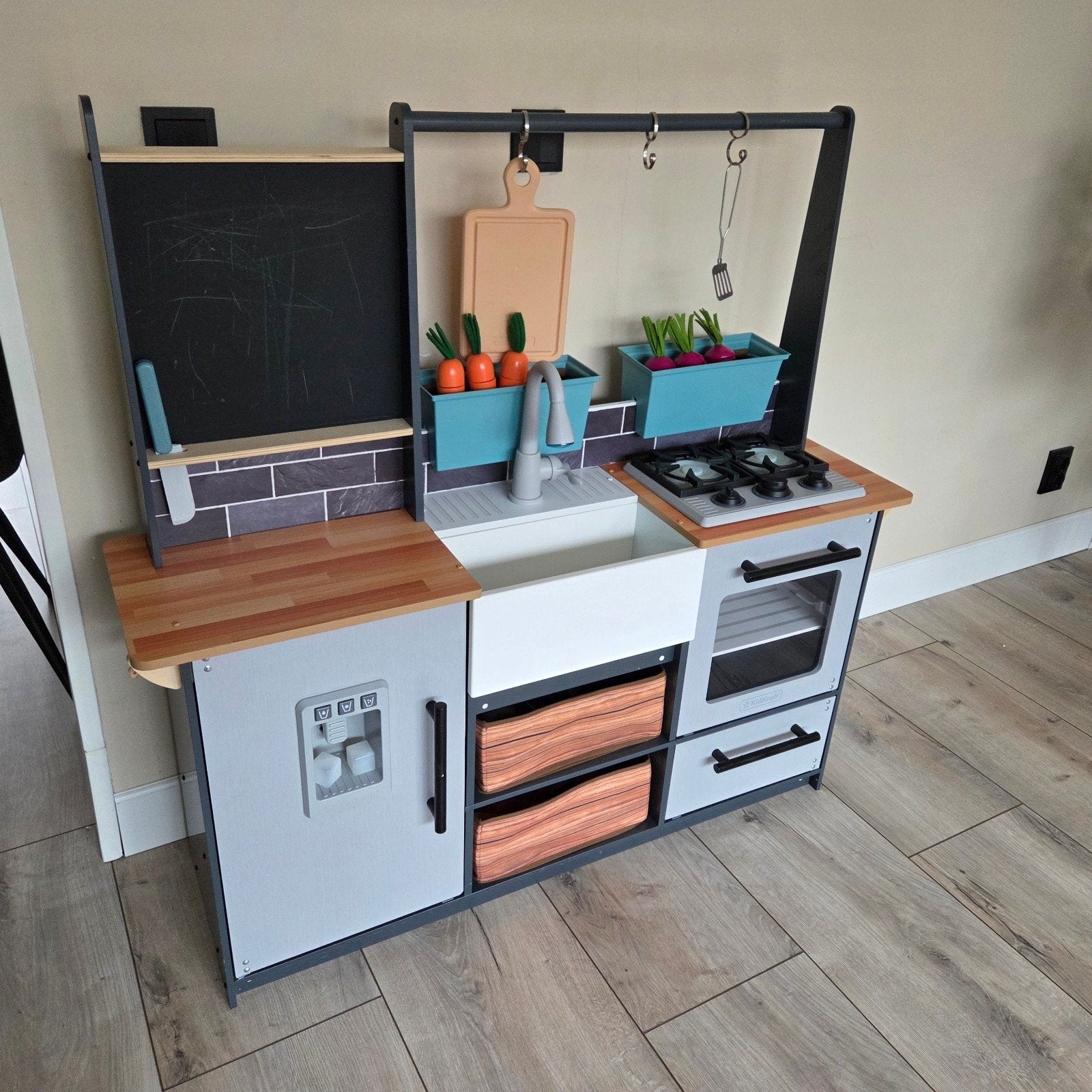 Grote KidKraft Speelkeuken met Accessoires, Ophalen, Zo goed als nieuw