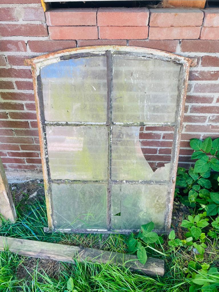 Oude raam van schuur, Gebruikt, Minder dan 80 cm, Ophalen of Verzenden, 80 tot 120 cm