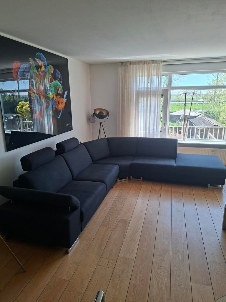 Bieden , Zwarte hoekbank - 2.95 x 2.60 m - Nog nette staat, Huis en Inrichting, Banken | Bankstellen, Ophalen, 250 tot 300 cm