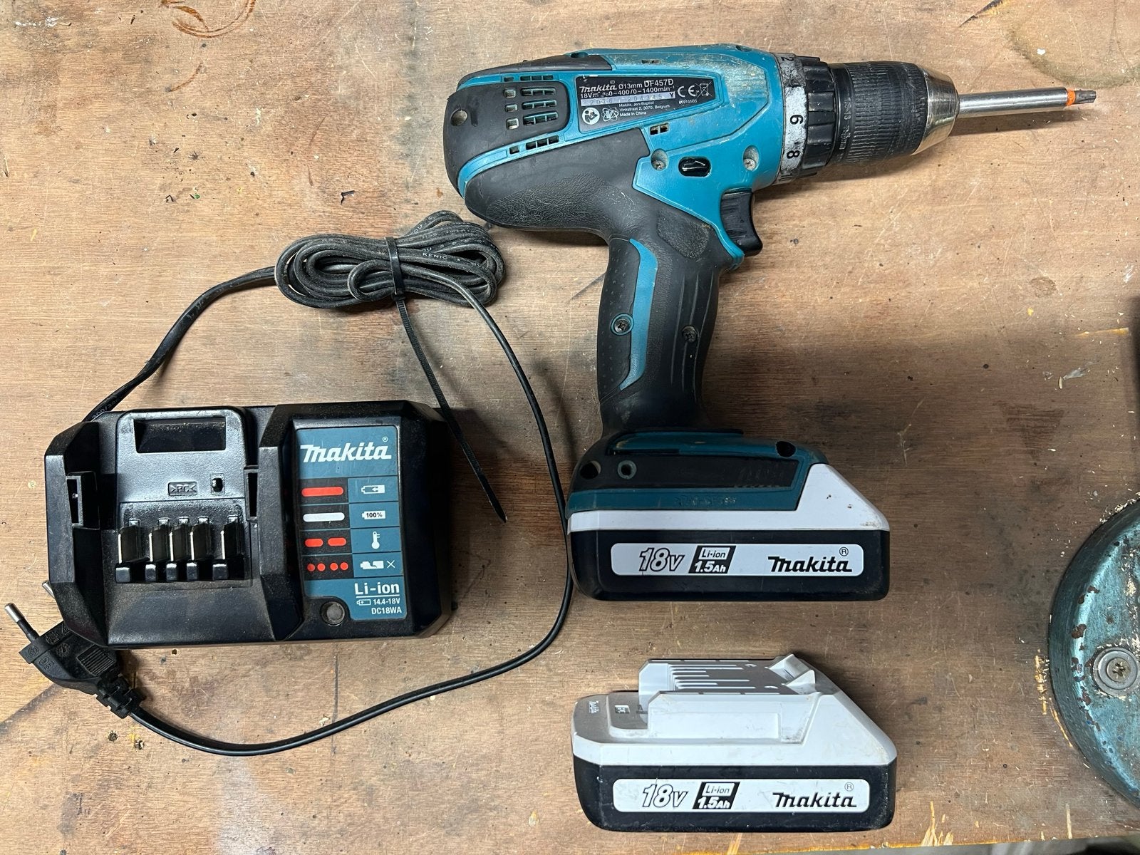 Makita Boor-/Schroefmachine 18V met 2 accu's en lader, Doe-het-zelf en Verbouw, Ophalen of Verzenden, Boor- en Schroefmachine